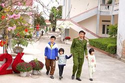 Phía sau song sắt (Bài 2): Điểm tựa nhân văn nâng đỡ tuổi thơ đặc biệt