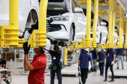 Chiến lược mới của Trung Quốc: 'Xuất khẩu' các nhà máy ra nước ngoài để tránh rào cản thương mại