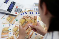 Lương 100.000 euro/năm, người lao động châu Âu thực lĩnh bao nhiêu sau khi đóng thuế?