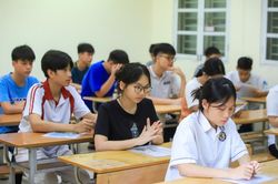 [Phóng sự ảnh] Gần 125.000 học sinh Hà Nội bước vào kỳ thi lớp 10