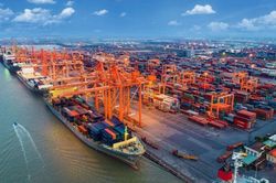 Hàng hóa qua cảng biển tăng cao nhờ đẩy mạnh cải cách thủ tục hành chính