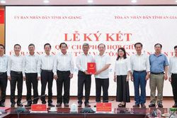 UBND tỉnh v&agrave; T&ograve;a &aacute;n nh&acirc;n d&acirc;n tỉnh An Giang k&yacute; kết quy chế phối hợp