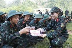 Bắc Ninh: Ấm lòng 'Bát nước thao trường' tiếp sức chiến sĩ mới