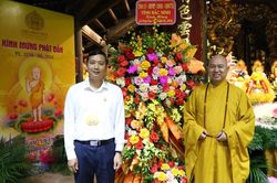 Chủ tịch HĐND tỉnh Nguyễn Việt Oanh chúc mừng Đại lễ Phật đản 2026 tại chùa Phật Tích