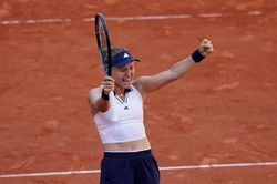 Chấn động Roland Garros: Nữ thạc sĩ Starodubtseva đánh bại số 2 thế giới Rybakina