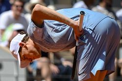 Roland Garros chấn động: Jannik Sinner gục ngã trước Cerundolo sau khi dẫn trước 2 set