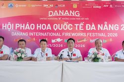 Chờ đợi đại tiệc ánh sáng và sắc màu