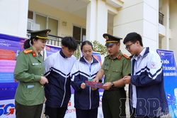 Bảo vệ nền tảng tư tưởng của Đảng trên không gian mạng