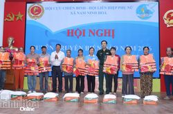 Tuyên truyền về biển, đảo cho hơn 100 người dân ở xã Nam Ninh Hòa
