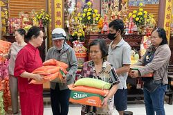 Trao 300 suất quà cho phụ nữ, người dân khó khăn ở khu vực Nha Trang