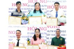 Đảng viên gương mẫu, đi đầu