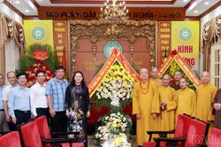 Phó Bí thư Tỉnh ủy Giàng Thị Dung thăm, chúc mừng Trung ương Giáo hội Phật giáo Việt Nam nhân dịp Lễ Phật đản năm 2026