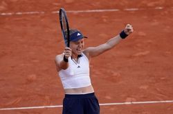 Roland Garros: Nữ thạc sĩ Yuliia Starodubtseva gây chấn động khi hạ gục Elena Rybakina