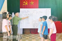 Nhân rộng mô hình lớp dạy tiếng Anh 0 đồng của thanh niên Công an tỉnh