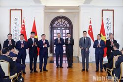 Đồng chí Bí thư Tỉnh ủy Trần Huy Tuấn tham gia Đoàn đại biểu cấp cao Việt Nam thăm cấp Nhà nước tới Singapore