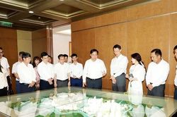Chủ tịch UBND tỉnh Trần Duy Đông thăm và làm việc tại Khu đô thị Phú Mỹ Hưng