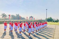 Xây 'lũy hoa' dâng Người
