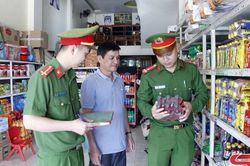 Công an phường Chiềng Sinh gần dân để phục vụ