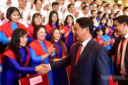 Gặp mặt thanh niên tham dự 'Hành trình đỏ nghiên cứu, học tập - Ánh sáng lý tưởng' tại Vân Nam (Trung Quốc)