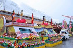 Sẵn sàng cho Lễ diễu hành xe hoa tại khu vực Bình Dương vào lúc 17 giờ chiều nay, 29-5