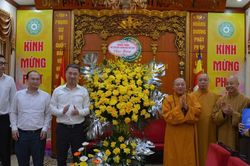 Hà Nội: Trung ương Hội Liên hiệp Thanh niên Việt Nam chúc mừng Phật đản tại chùa Quán Sứ