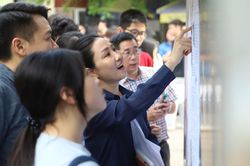 Sáng nay, thí sinh Hà Nội làm thủ tục thi lớp 10 công lập