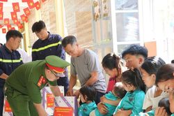 Lào Cai: Lan tỏa yêu thương đến trẻ em vùng cao có hoàn cảnh khó khăn nhân dịp Quốc tế thiếu nhi 1/6