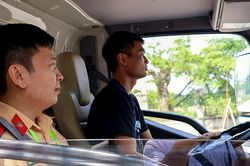 CSGT H&agrave; Nội n&acirc;ng cao chất lượng s&aacute;t hạch l&aacute;i xe, th&iacute; sinh kh&ocirc;ng thể 'học mẹo, thi mẹo'