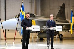 Thụy Điển tặng Ukraine 16 tiêm kích