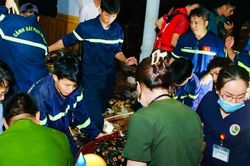 Công an giải cứu người phụ nữ rơi xuống giếng sâu trong đêm