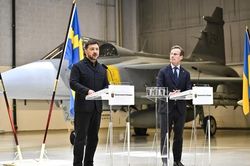 Ukraine và Thụy Điển ký kết nhiều thỏa thuận quốc phòng
