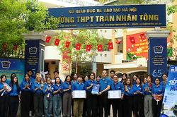 Áo xanh tiếp sức sĩ tử Thủ đô