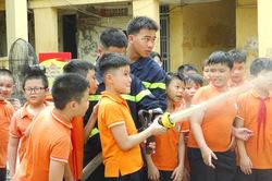 Xã Ô Diên tuyên truyền, trải nghiệm thực hành PCCC cho học sinh