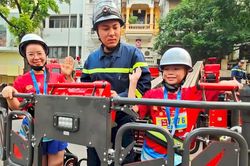 Trải nghiệm 'Không gian bình yên' trên phố đi bộ Hồ Gươm