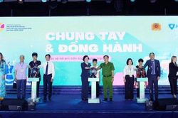 Phát động chương trình bảo vệ trẻ em trên môi trường số