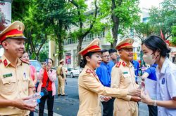Cảnh sát giao thông Hà Nội bảo đảm giao thông thông suốt trong mùa thi