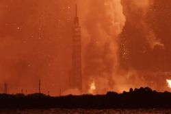 Clip tên lửa Blue Origin nổ tung chỉ vài giây sau khi rời bệ phóng
