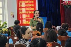 Hội Cựu CAND TPHCM tuyên truyền phòng, chống ma túy cho hội viên phụ nữ, đoàn thể phường Rạch Dừa