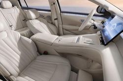Trung Quốc muốn xóa ghế 'zero-gravity' khỏi xe điện vì nguy cơ tử vong khi va chạm