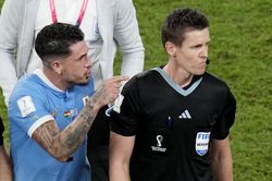 Trọng tài chung kết Champions League: Nhiều tranh cãi, không được dự World Cup