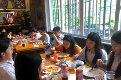 Lễ chia tay cuối cấp: Càng hào nhoáng càng lãng phí