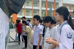 Hơn 1.000 'sĩ tử' xã Hoài Đức làm thủ tục dự thi vào lớp 10