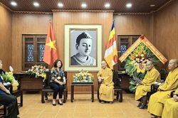Hội Phụ nữ Hà Nội thăm, chúc mừng Đại lễ Phật đản Phật lịch 2570