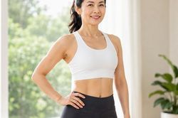 Đi bộ buổi s&aacute;ng hay tập sức mạnh: C&aacute;ch n&agrave;o gi&uacute;p giảm mỡ bụng tốt hơn sau tuổi 40?