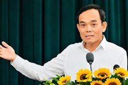 Bí thư Thành ủy TPHCM: Sẽ không 'cào bằng' biên chế giữa các địa phương