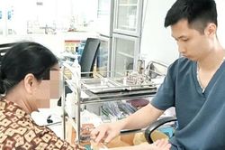 M&egrave;o con cắn chủ rồi chết, chủ nu&ocirc;i mới chịu đi ti&ecirc;m ph&ograve;ng dại