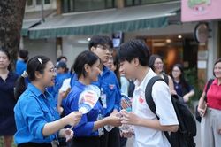 Hà Nội kết thúc môn thi lớp 10 thứ hai: Không dễ đạt điểm 9-10 môn Tiếng Anh