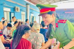 Công an Hà Nội và Bệnh viện Bạch Mai đưa y tế chất lượng cao về với đồng bào xã Ba Vì