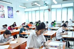 Gần 125.000 học sinh Hà Nội bước vào ngày đầu tiên thi vào 10