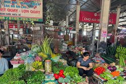 Giá rau xanh tại Hà Nội tăng mạnh